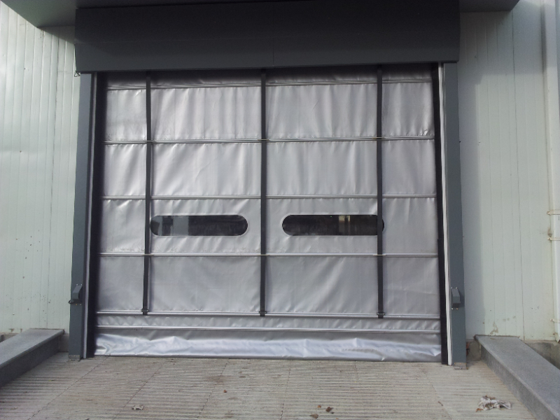 今天给大家讲一讲快速卷帘门的正确安装步骤